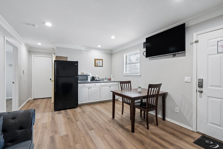 More Photos Of 8848 Soldier Creek Rd, Kingston Hotel For Sale
