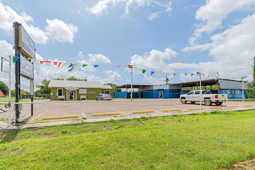 More Photos Of 1606 La Fuente Dr, Penitas Auto Dealership For Sale