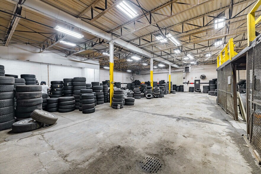 More Photos Of 28530 Reynolds St, Inkster Manufacturing For Sale