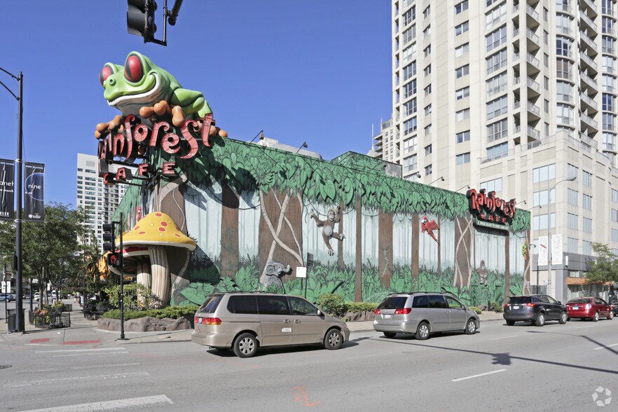 More Photos Of 605 N Clark St, Chicago Restaurant For Lease