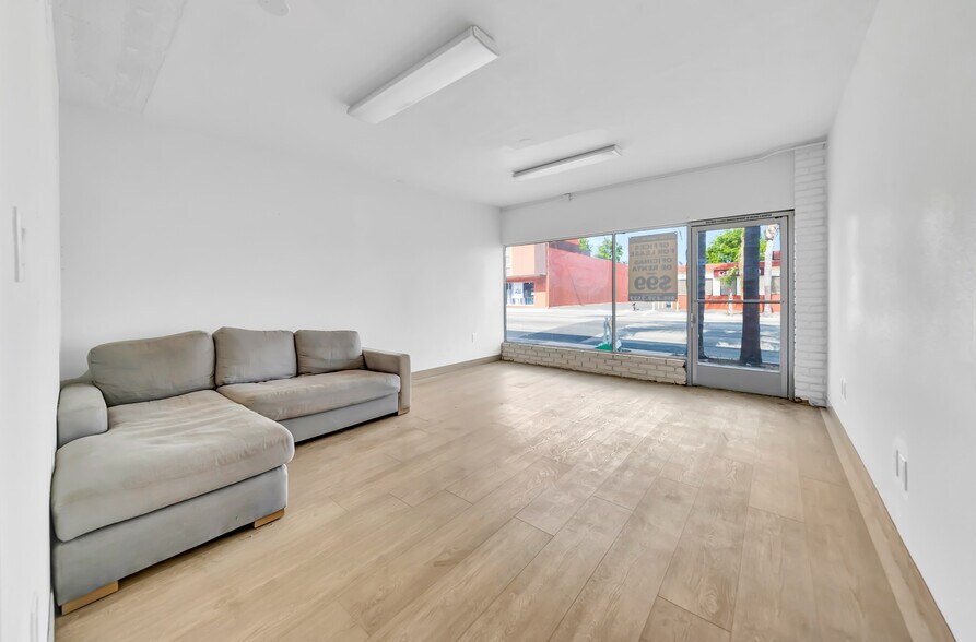 More Photos Of 1926 S Main St, Santa Ana Office For Lease