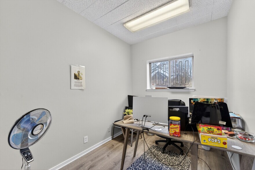 More Photos Of 2001 Capitol dr, Milwaukee Office For Sale