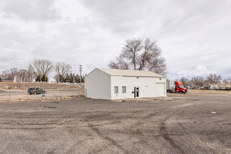 Primary Photo Of 1120 Chestnut St, Carlin Light Distribution For Sale