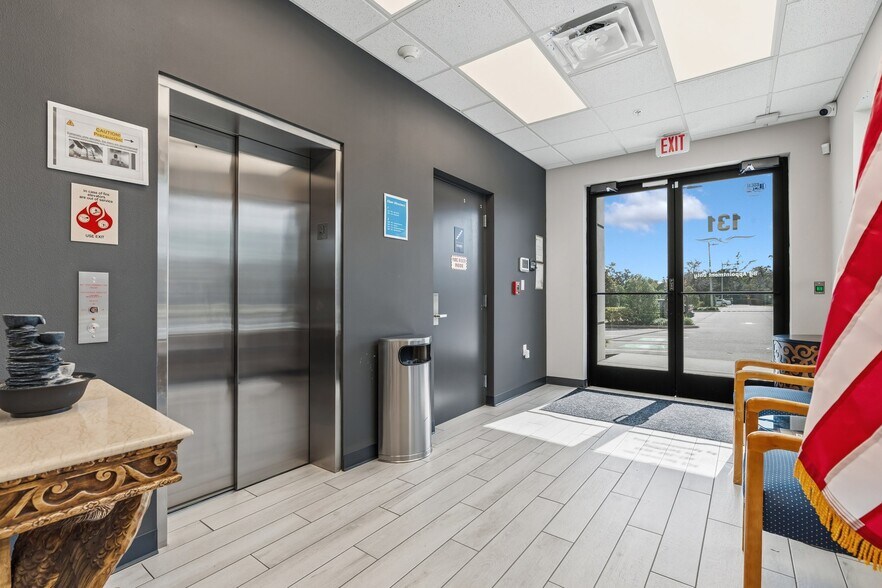 More Photos Of 131 S Country Club Rd, Lake Mary Office For Sale