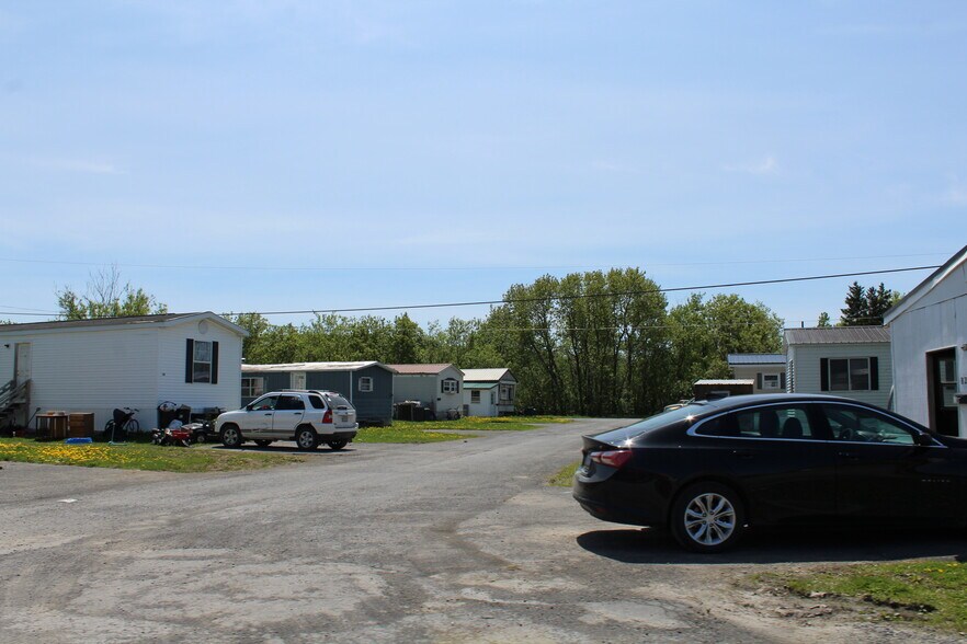 More Photos Of 50 Davis St, Presque Isle Multifamily For Sale