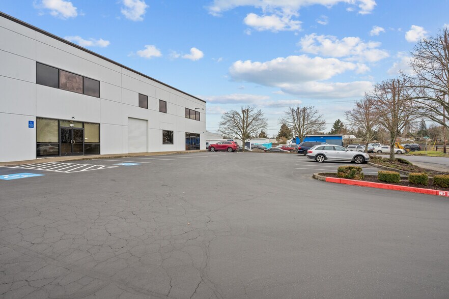 More Photos Of 2980 19th St SE, Salem Warehouse For Lease
