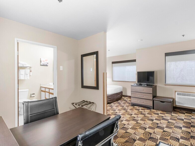 More Photos Of 1001 W College, Oak Creek Hotel For Sale
