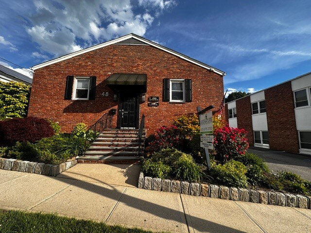 More Photos Of 48 Elm St, Huntington Office For Lease
