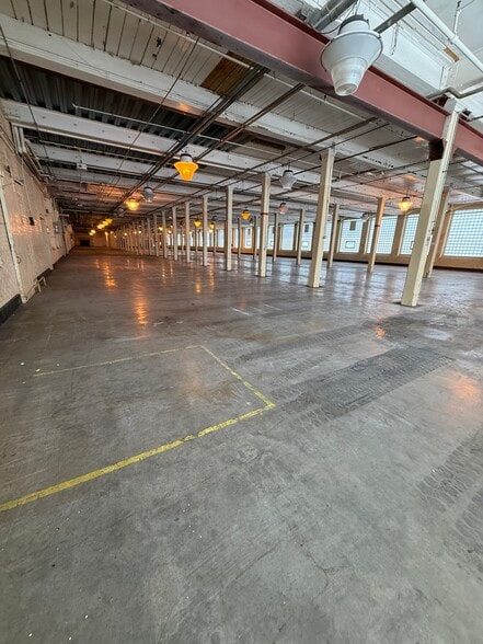 More Photos Of 422B N 3rd St, Albemarle Warehouse For Lease