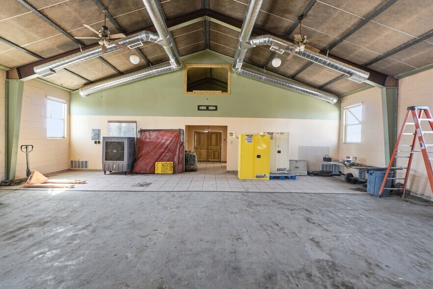 More Photos Of 606 Romero St, Belen Flex For Sale