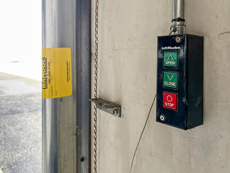 More Photos Of 11318-11320 143rd St NW, Edmonton Service For Lease