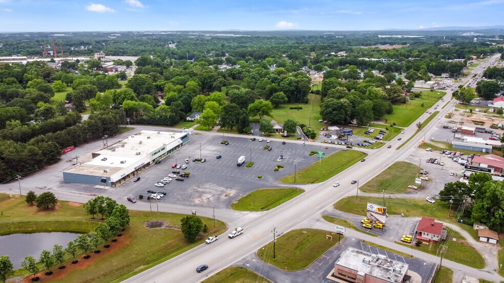 More Photos Of 200 Spartanburg Hwy, Lyman Storefront For Sale