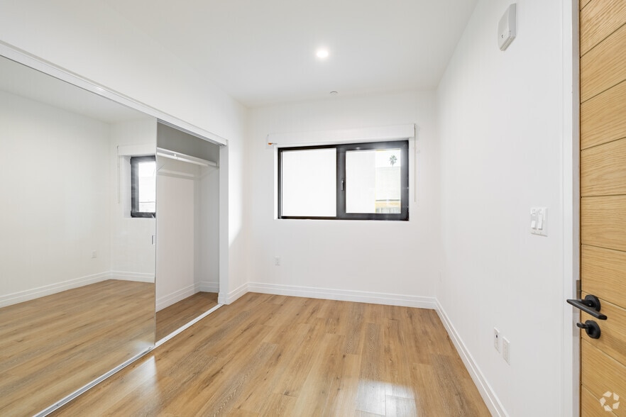 More Photos Of 1525 N Hobart Blvd, Los Angeles Apartments For Sale