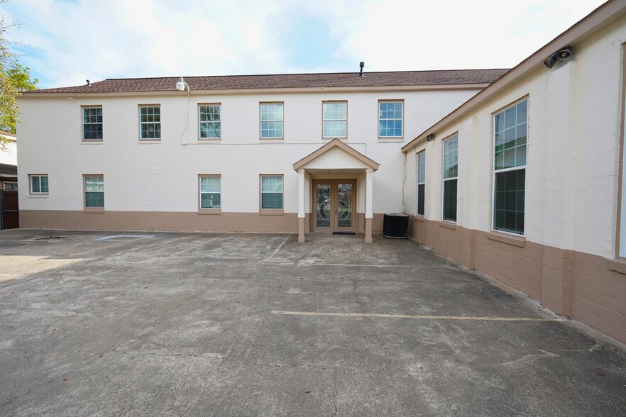 More Photos Of 10402 Pillot St, Jacinto City Religious Facility For Sale