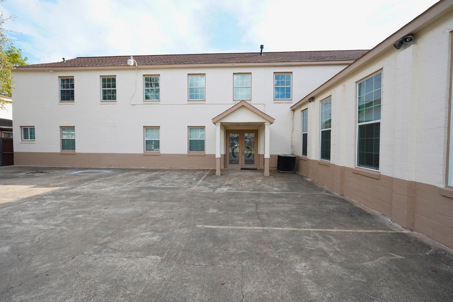 More Photos Of 10402 Pillot St, Jacinto City Religious Facility For Sale