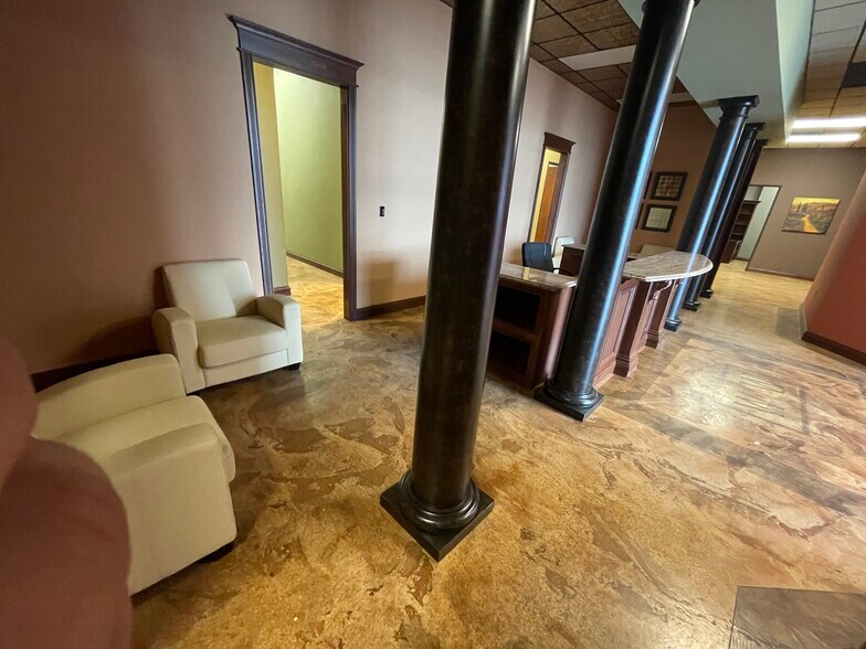 More Photos Of 2390 W Main St, Greenfield Showroom For Lease