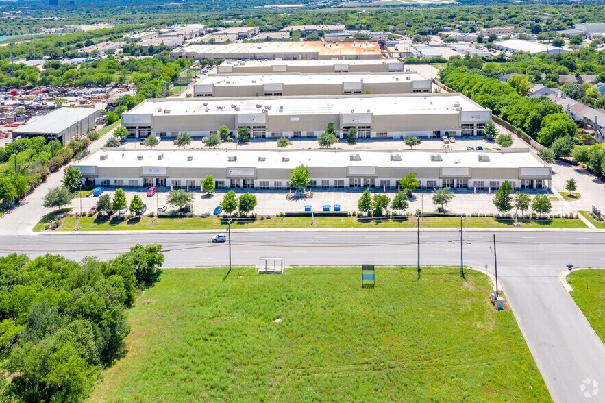 More Photos Of 3660 Thousand Oaks Dr, San Antonio Unknown For Lease