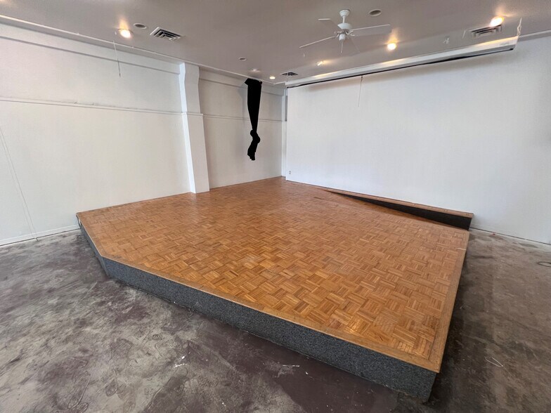 More Photos Of 923 C St, San Rafael Storefront For Sale