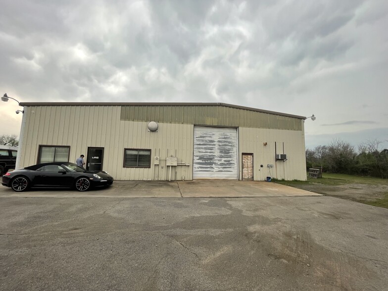 Primary Photo Of 6901 W Okmulgee Ln, Muskogee Warehouse For Lease