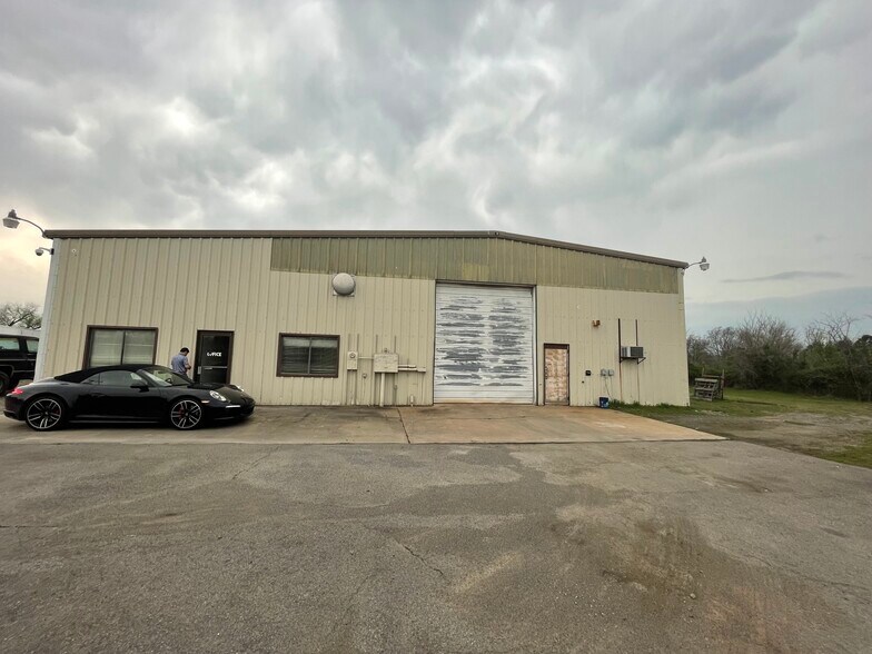 Primary Photo Of 6901 W Okmulgee Ln, Muskogee Warehouse For Sale