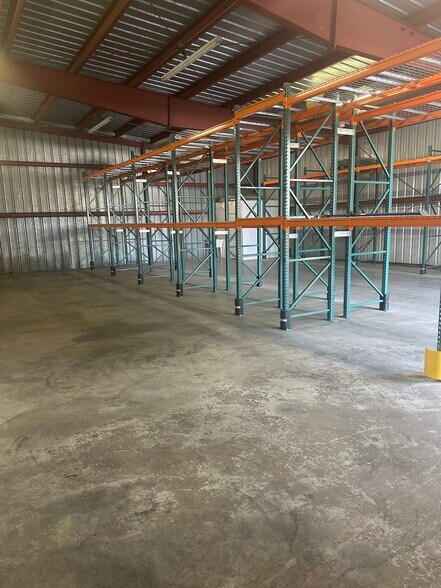 More Photos Of 302-306 E Gobbi St, Ukiah Warehouse For Lease