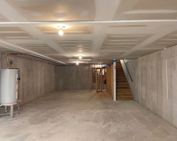 More Photos Of 800 Coventry Dr, Phillipsburg Office For Sale