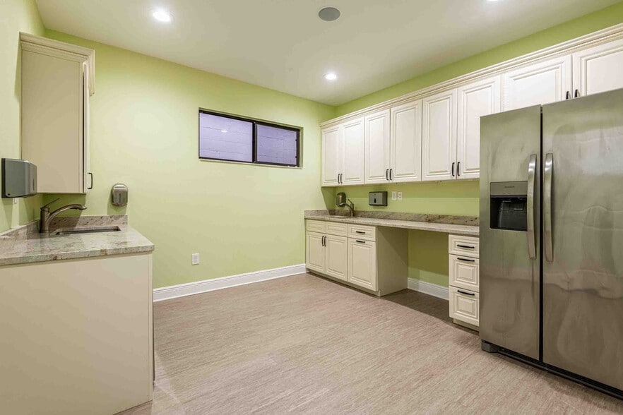 More Photos Of 4109 Armenia Ave, Tampa Medical For Sale