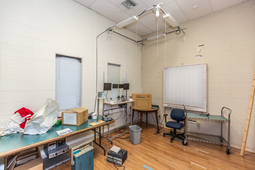 More Photos Of 37 Lark Industrial Pky, Greenville Warehouse For Sale
