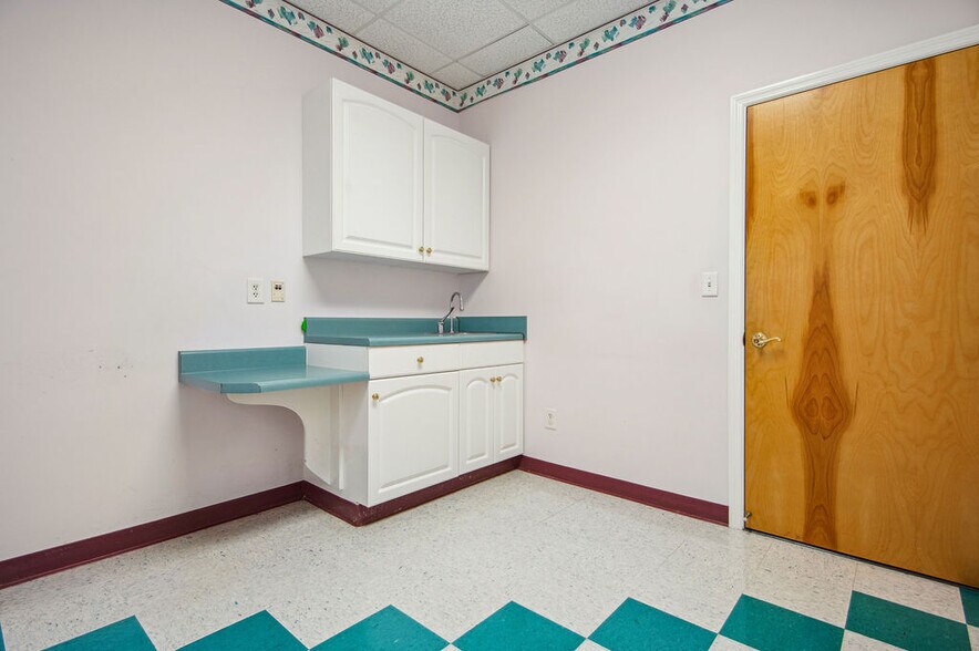More Photos Of 43 Office Park Dr, Jacksonville Medical For Lease