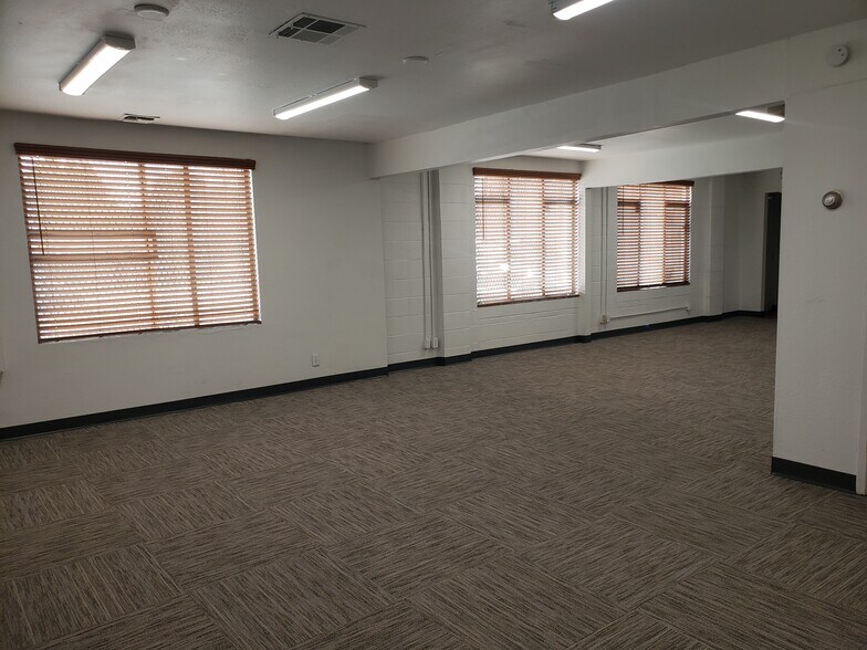 More Photos Of 1070-1074 40th St, Oakland Warehouse For Lease