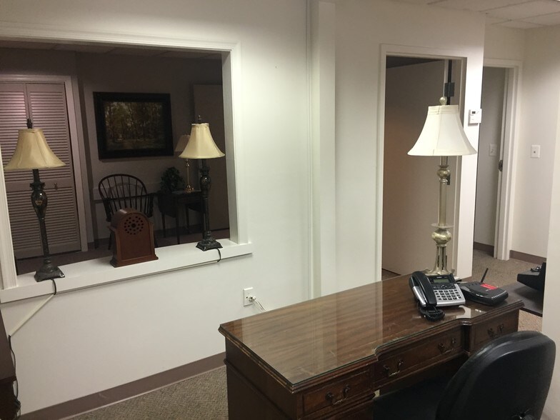 More Photos Of 2 Post Office Rd, Waldorf Medical For Lease