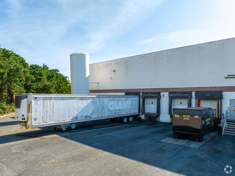 More Photos Of 180 Lehigh Ave, Lakewood Warehouse For Lease