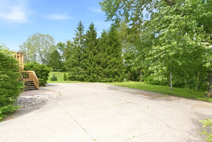 More Photos Of 10 Fairway Dr, Springboro Office Residential For Sale