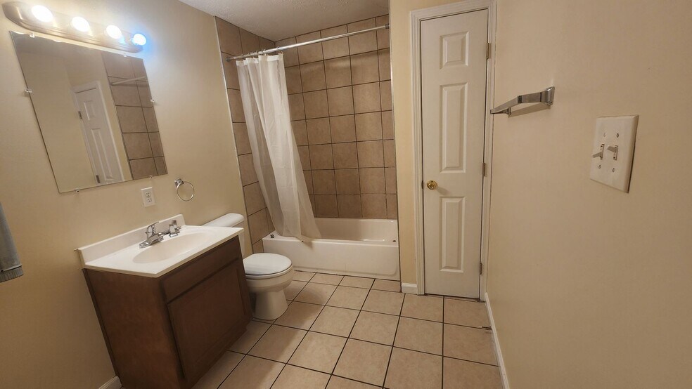 More Photos Of 7300-7310 Southside Dr, Louisville Apartments For Sale