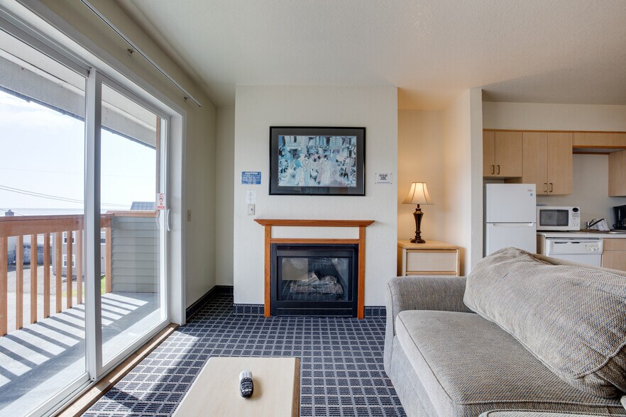 More Photos Of 101 NW 11th Ave, Rockaway Beach Hotel For Sale