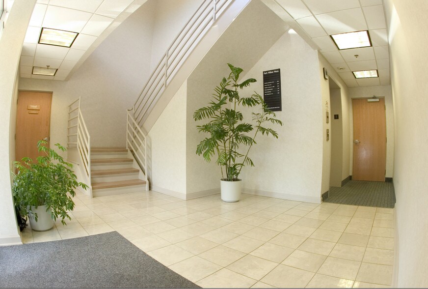 More Photos Of 3826-3830 Park Ave, Edison Office For Lease