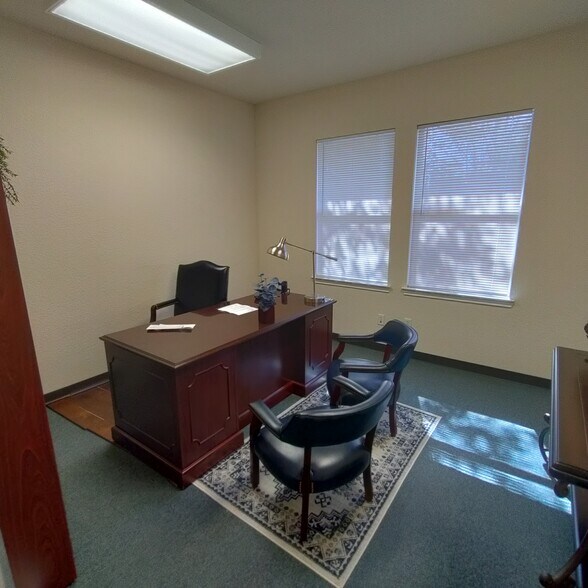 More Photos Of 930 S Bell Blvd, Cedar Park Office Residential For Lease