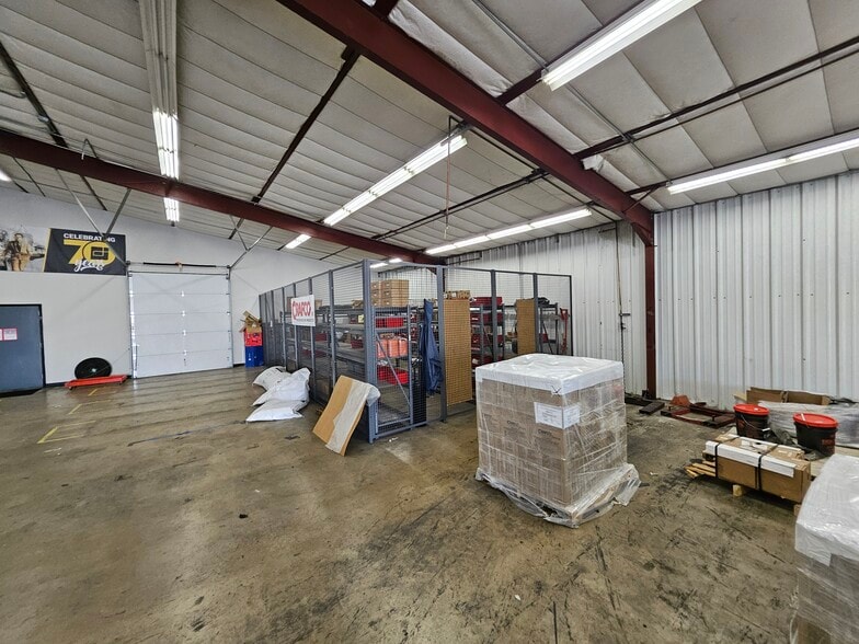 More Photos Of 2103 Danbury St, San Antonio Manufacturing For Sale