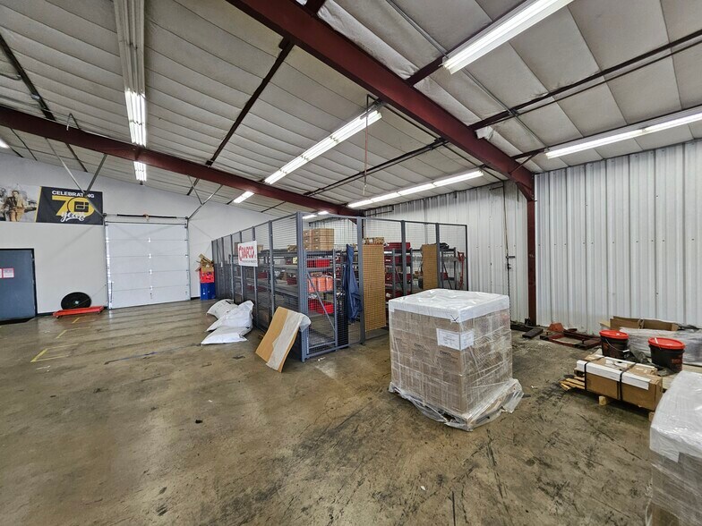 More Photos Of 2103 Danbury St, San Antonio Manufacturing For Lease