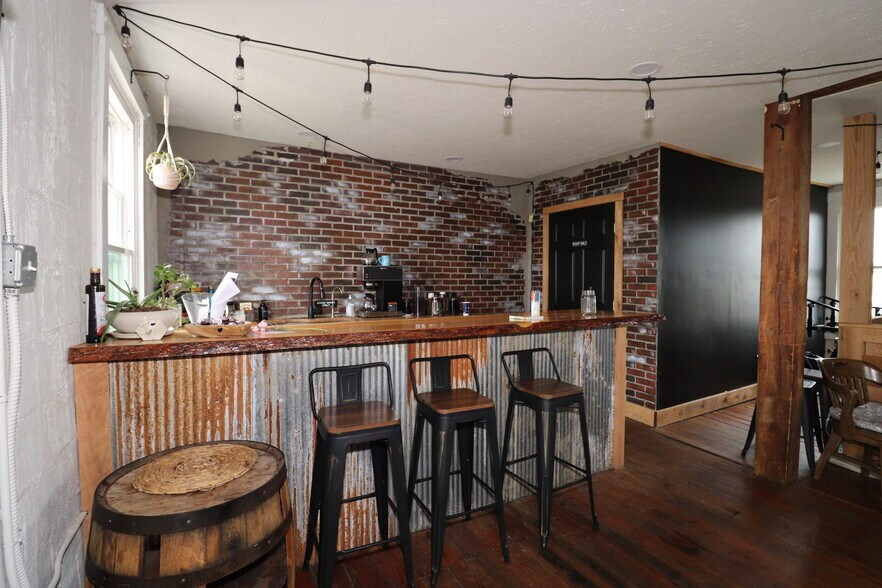 More Photos Of 139 S Broadway St, Blanchester Storefront Retail Residential For Sale