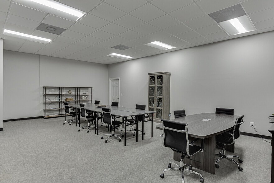 More Photos Of 6105 Atlanta Hwy, Flowery Branch Office For Lease