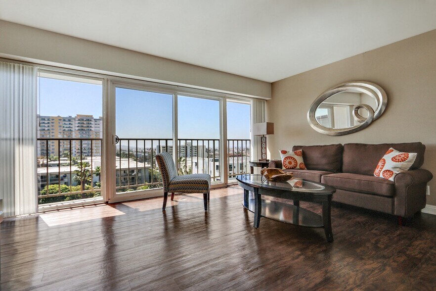 More Photos Of 415-425 Washington Blvd, Marina Del Rey Apartments For Lease