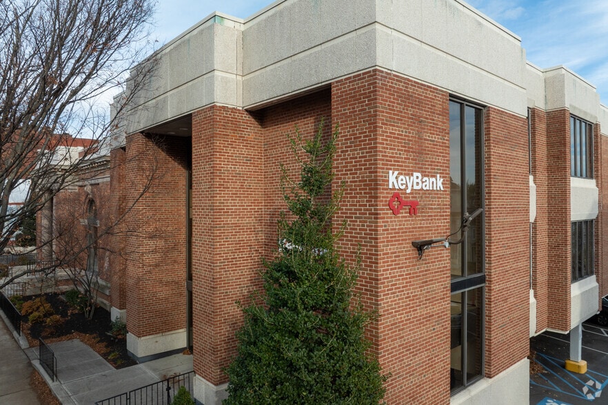 More Photos Of 17 S Broadway, Nyack Bank For Lease