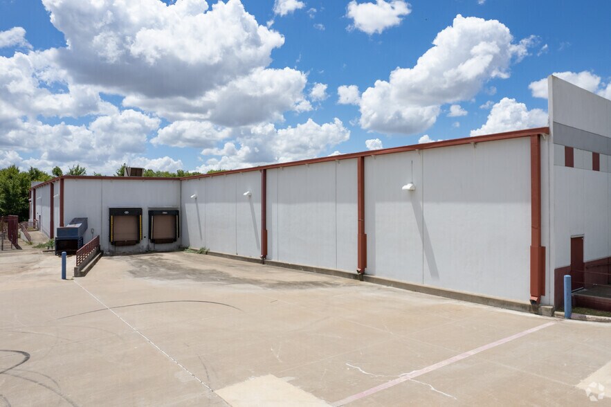 More Photos Of 2351 Earl Rudder Fwy S, College Station Freestanding For Sale