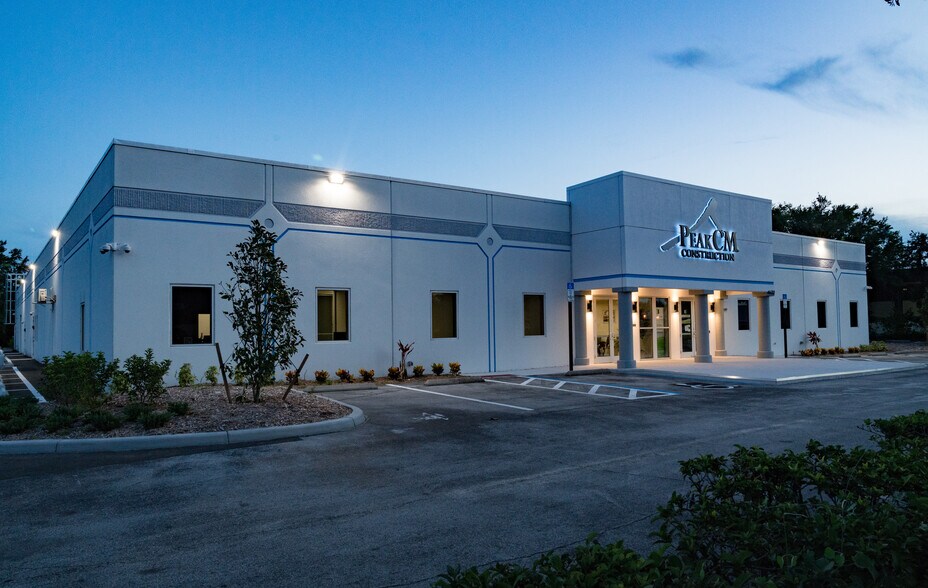 Primary Photo Of 4632 36th St, Orlando Showroom For Lease