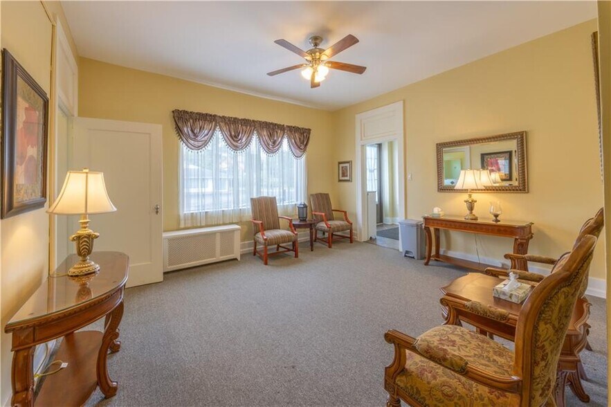 More Photos Of 121 Ridge Ave, Washington Funeral Home For Sale