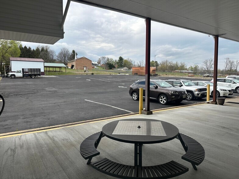 More Photos Of 278 Lee Hwy, Verona Auto Repair For Lease