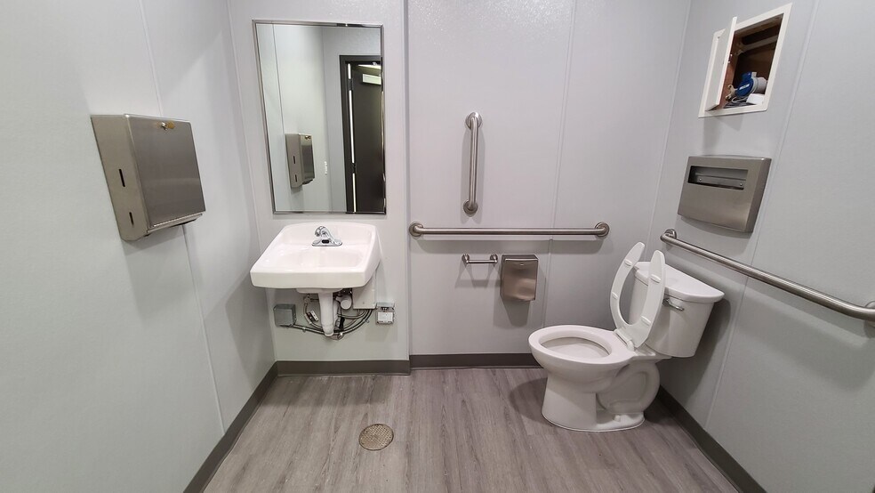 More Photos Of 1793 Silverton Rd NE, Salem Freestanding For Lease