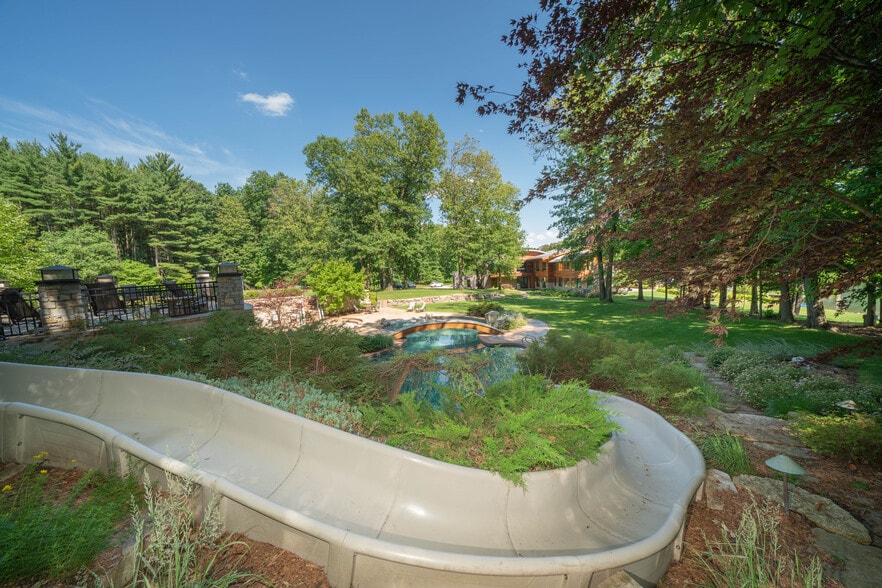 More Photos Of 10463 W H Ave, Kalamazoo Lodge Meeting Hall For Sale