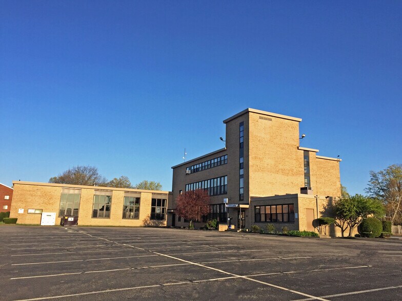 More Photos Of 598 Bridge St, Weymouth Specialty For Lease